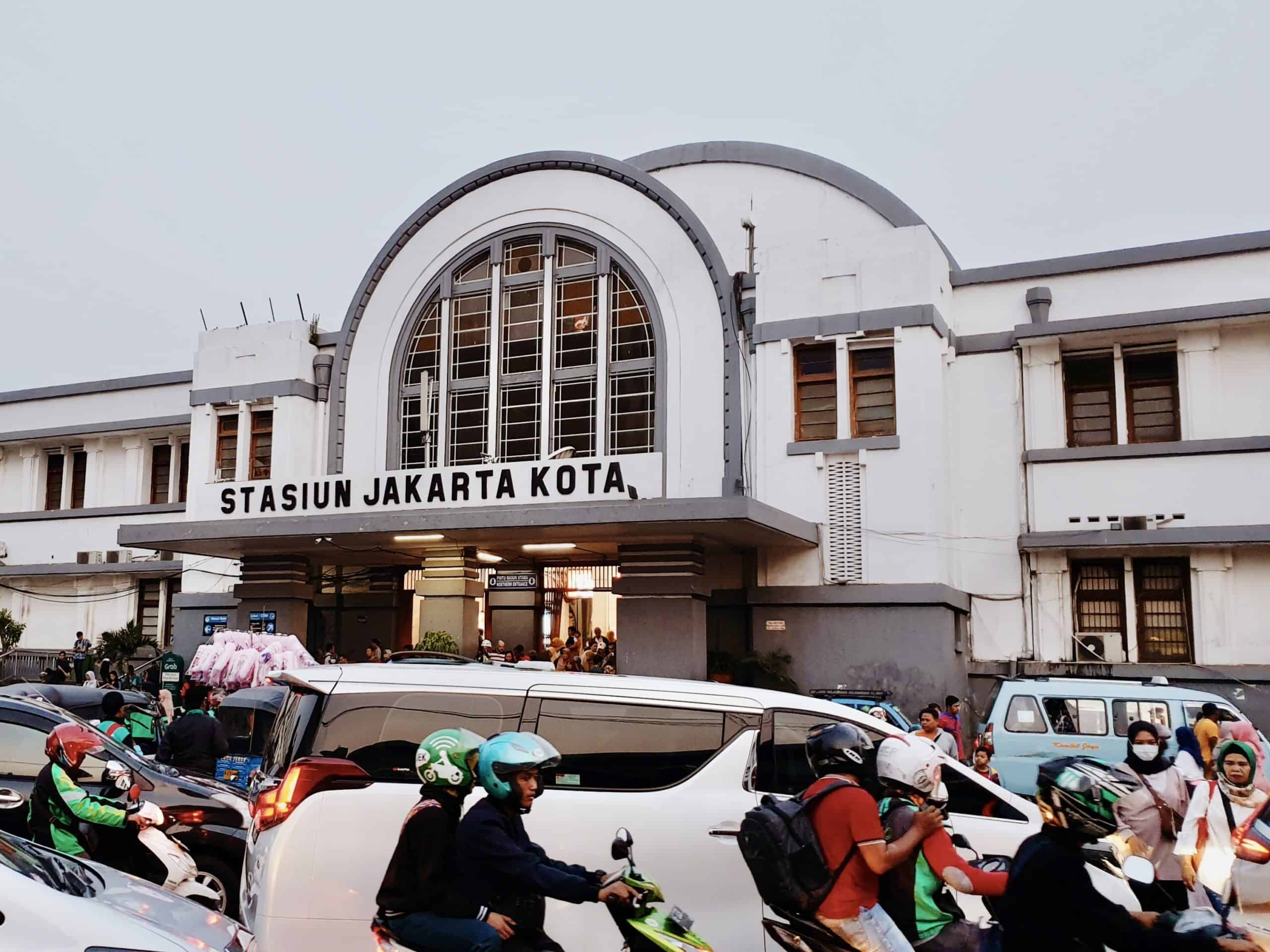 Crazy traffic in Jakarta's Kota Tua